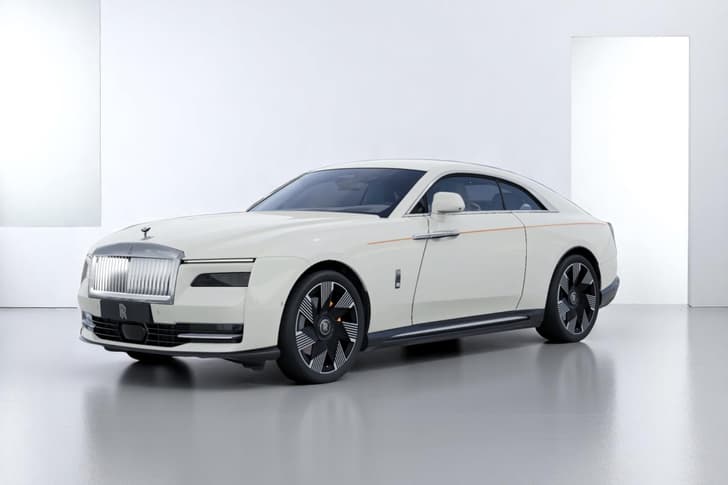 Rolls Royce Spectre Color English White